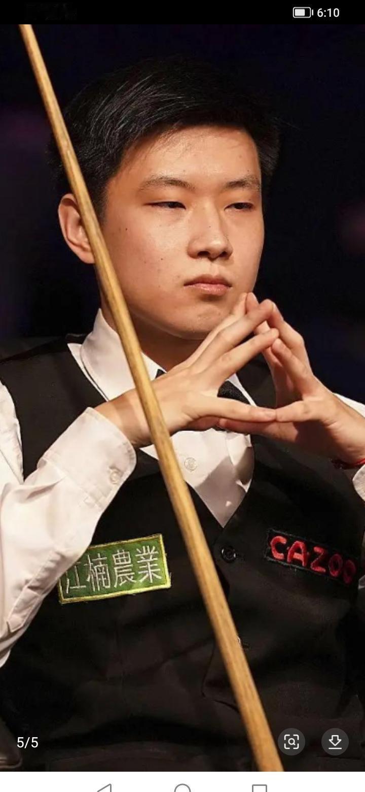 丁俊晖两杆破百，5-2干掉威尔士小将，排名冲进前11。
赵心童1-3落后连轰三杆