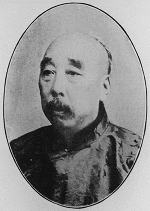 1909年，上海法国公园公然挂出“华人与狗不得入内”的辱华牌子，商人朱葆三看到后