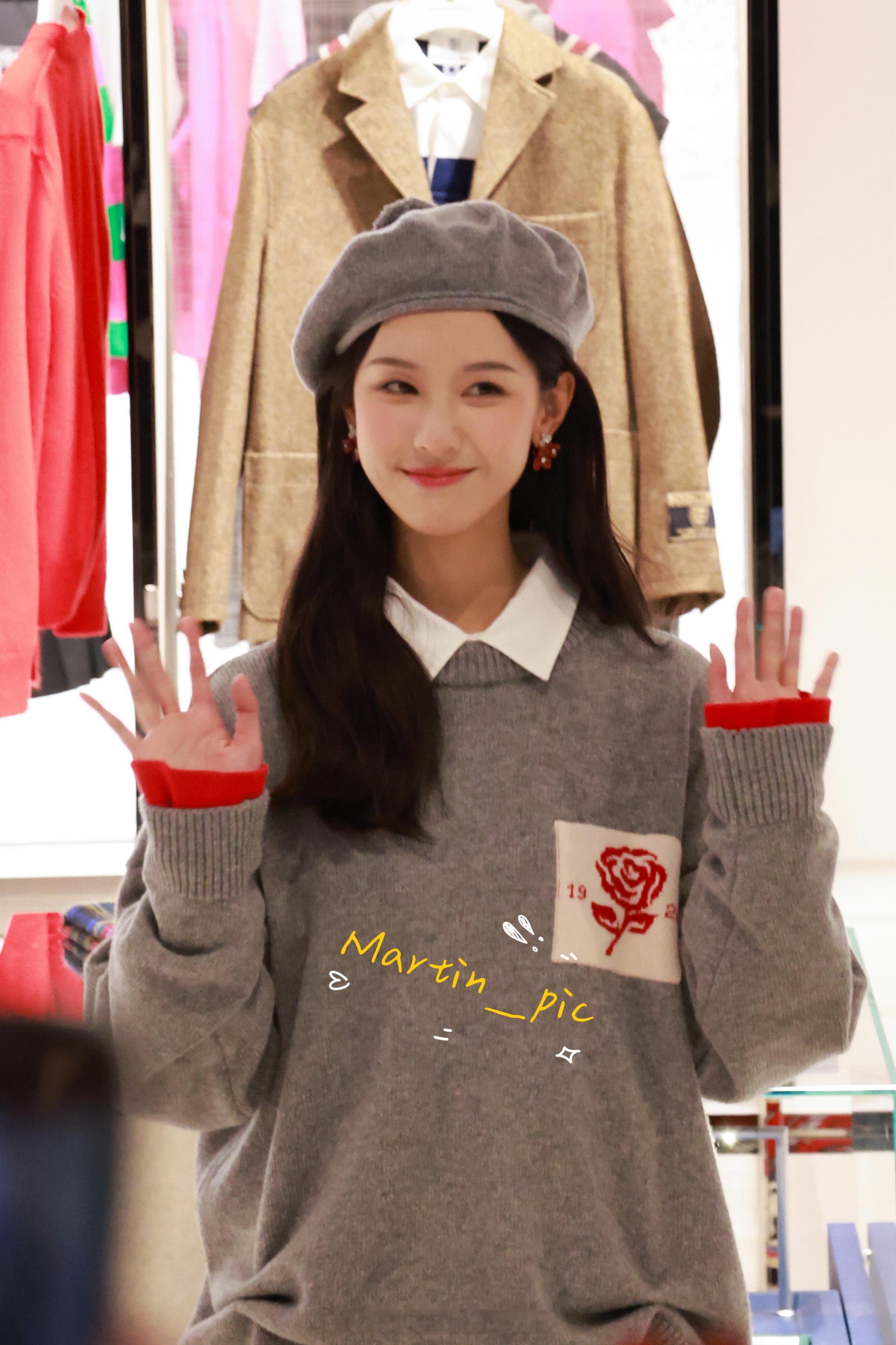 陈都灵[超话]  文潇神女的ING  陈都灵文潇  陈都灵 嘟嘟241126深圳