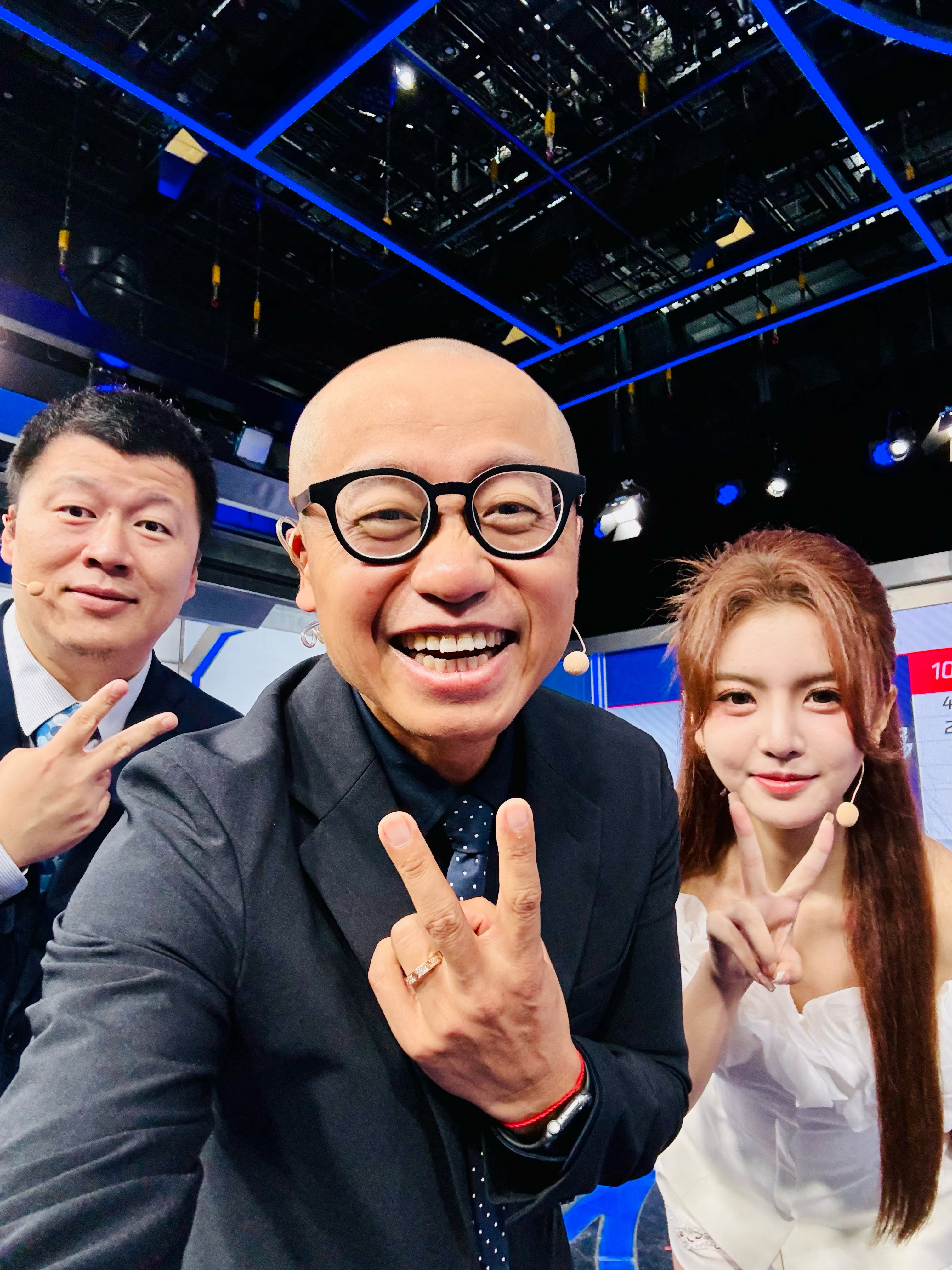 新赛季就要开始啦！我觉得，不管是湖人球迷还是勇士球迷，看完这一场都应该心生希望滴