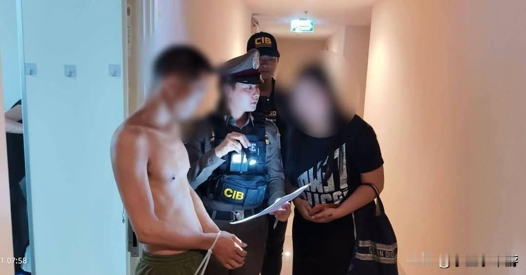 泰国警方近日在曼谷辉煌区一处公寓抓获一名43岁中国籍男子，涉嫌向中国游客非法销售