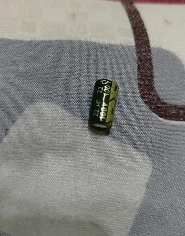 “砰”的一声巨响，家里跟放炮仗似的，谁能想到每天头顶亮的LED灯泡竟然能原地自爆