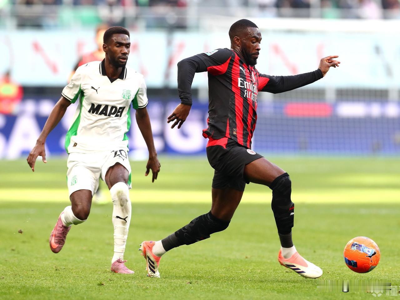 现在这AC米兰真是一支神奇的球队…你说他排名榜首是个强队吧，本赛季三战升班马2平