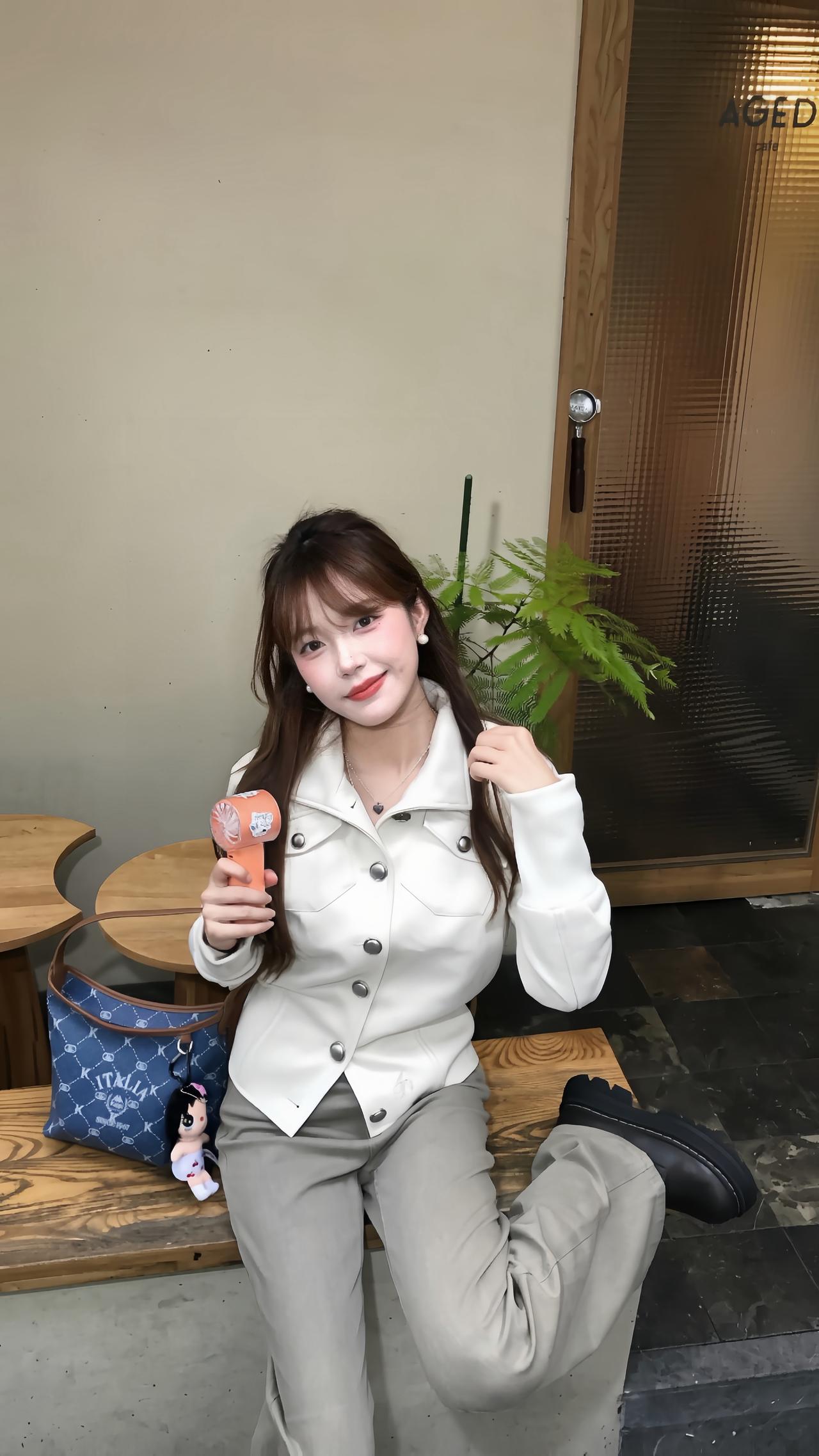 何时葡萄先熟透 你要静候 再静候
韩系通勤ootd 一股强劲的早秋穿搭来袭我的暑
