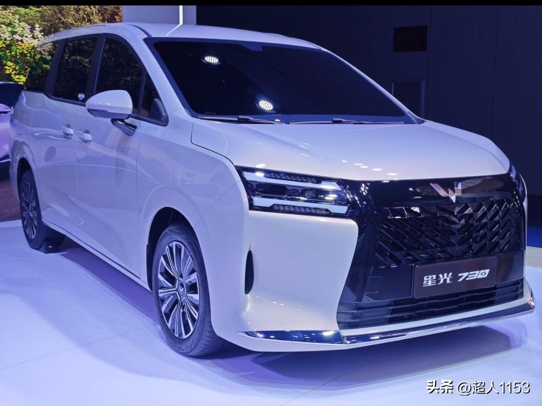 五菱星光730承载着五菱新车800万个家庭之间的幸福故事，它的上市为新时代家庭的