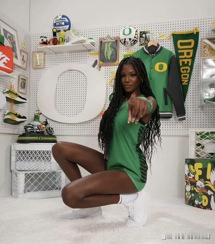 18岁、身高1米88的左手接应阿兰娜·克莱门特在NCAA冒尖，他拥有美国巴西双重