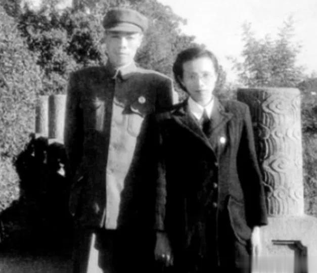 1950年，被折磨到体无完肤的萧明华，听闻敌人要枪毙自己。突然，抬头说：“我可以