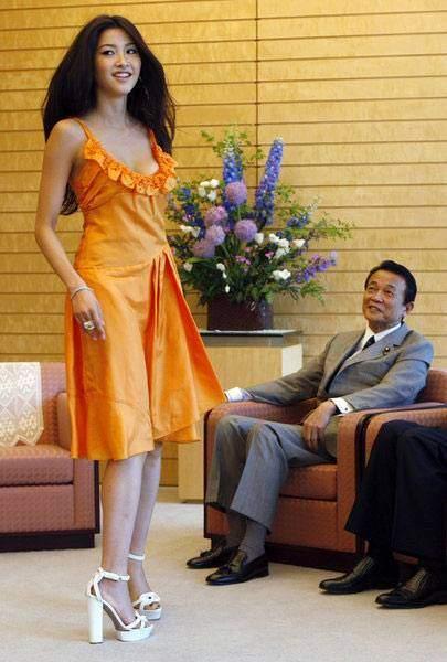 道歉的路堵死了！高市早苗幕后大佬发话:备战台海联合美国！
如果没有麻生太郎这次对