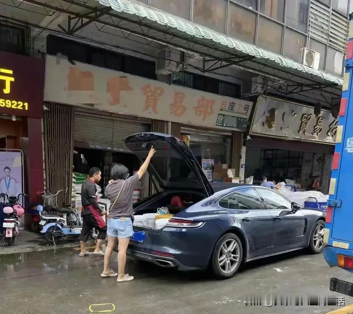 广东人真的好实际啊，对他们来说，车子不过就是个运货的工具嘛。 ​#深蓝S05 多