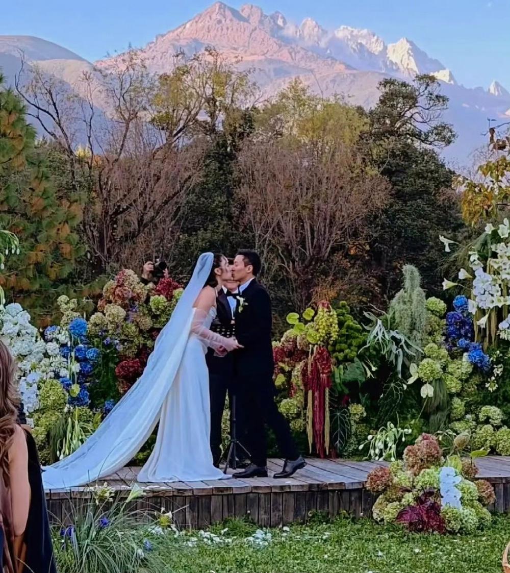 现实的香港豪门婚礼！！底气与实力。
霍家迎娶儿媳妇在风景秀美的玉龙雪山脚下，欧洲