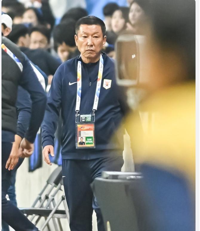 “俱乐部与教练斗法，比球赛还抓马？这操作绝了！”💥崔康熙曾救山东泰山于水火，如