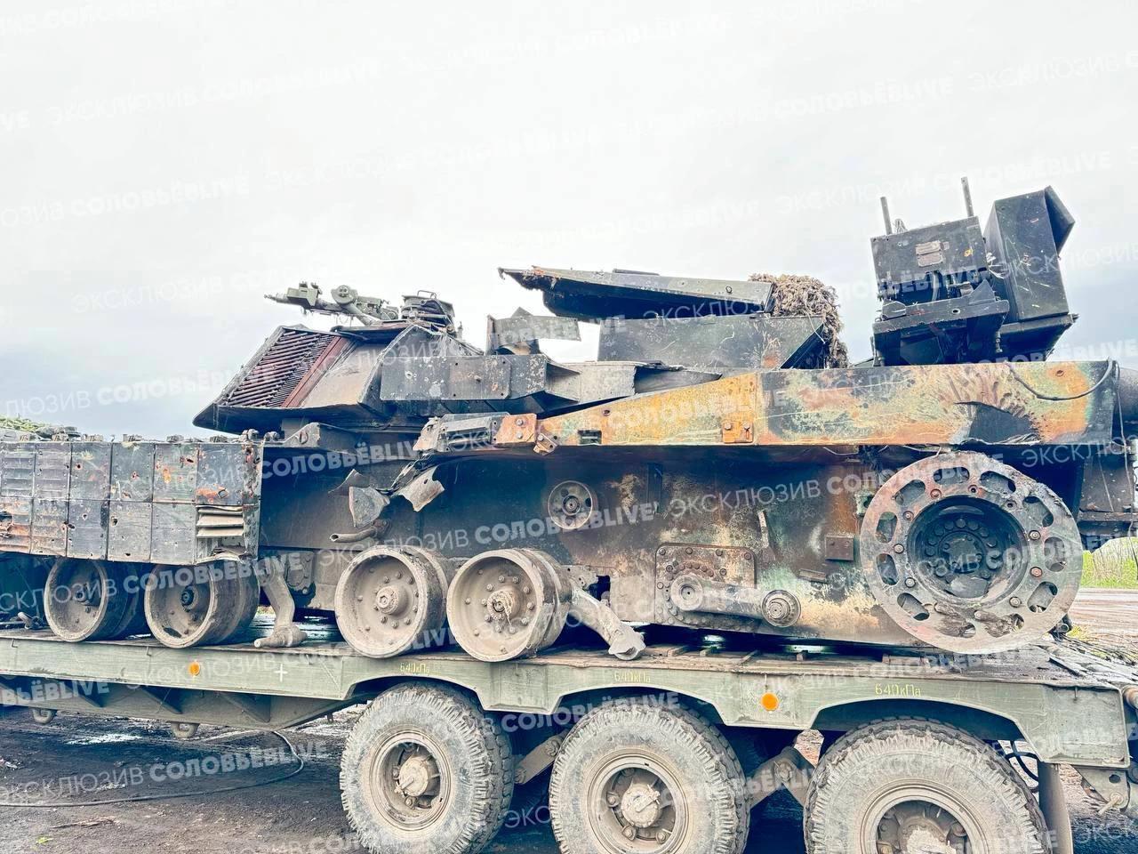 这是什么新型武器？集束式“飞镖”吗？

俄军在缴获美国的M1150坦克突击工程车