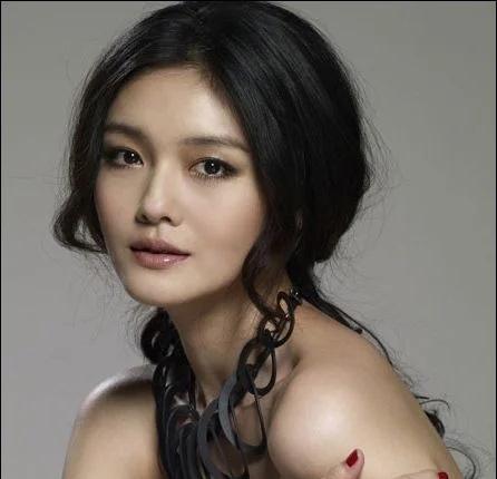 本质是个娇弱、身体素质不好的漂亮小姑娘，被迫要强大要怎么怎么的，身体弱，遇到这些