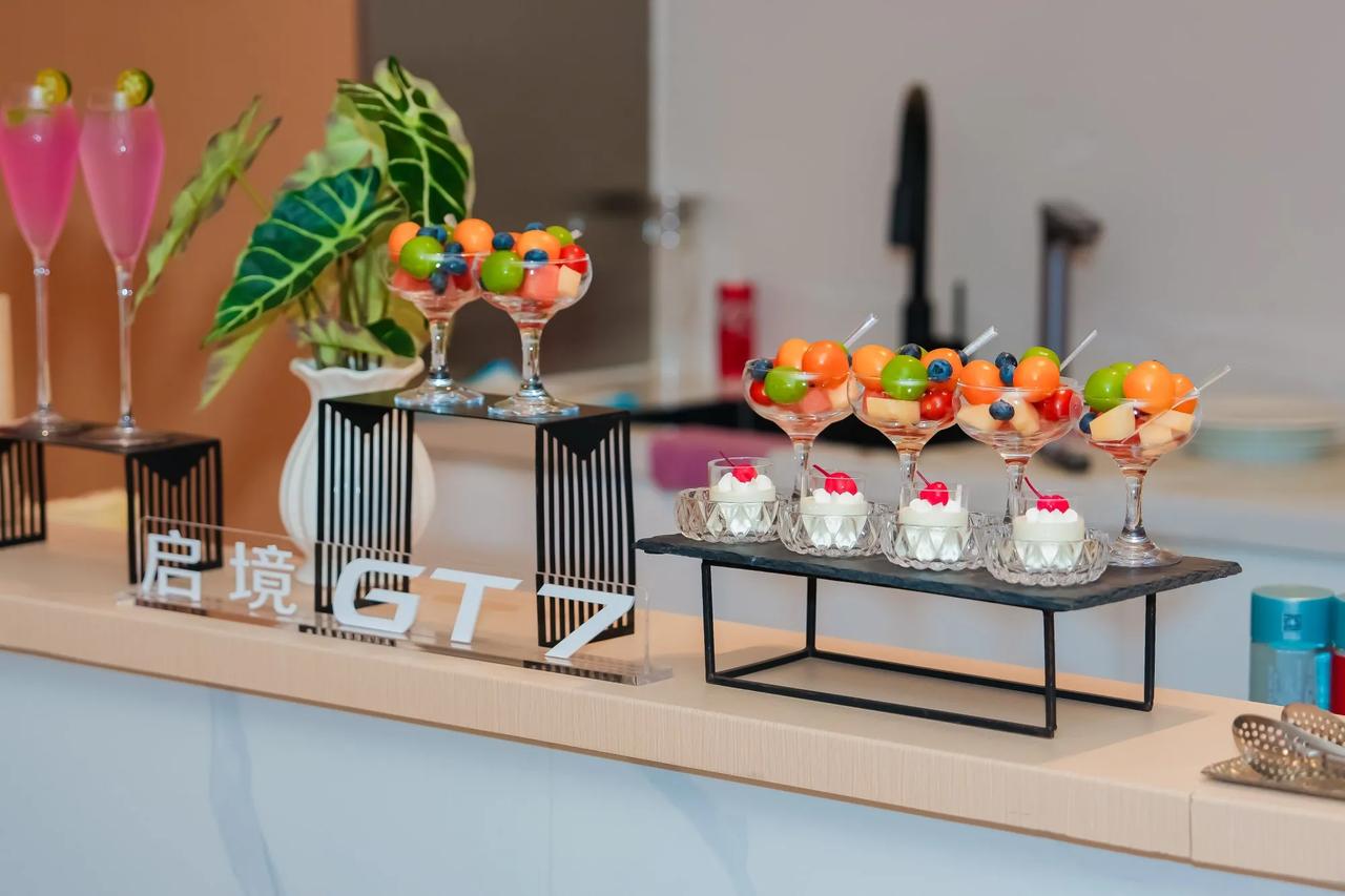 端午节点上，启境用一场覆盖92城300家门店的开业庆典，打响了品牌上市前的关键一