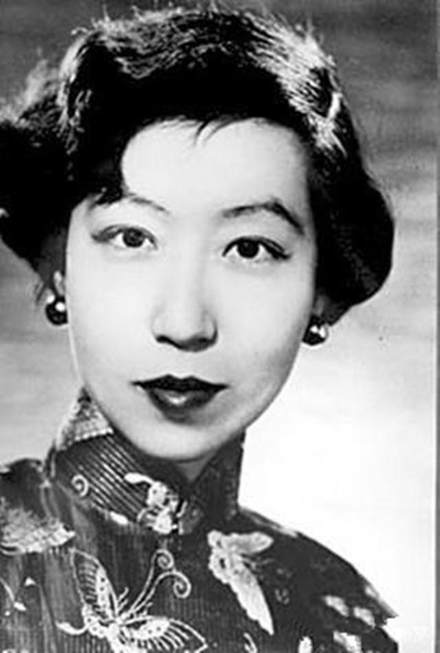 张爱玲：民国最清醒“人间观察员”，不写才子佳人，专拆爱情滤镜——她把心事写成显微