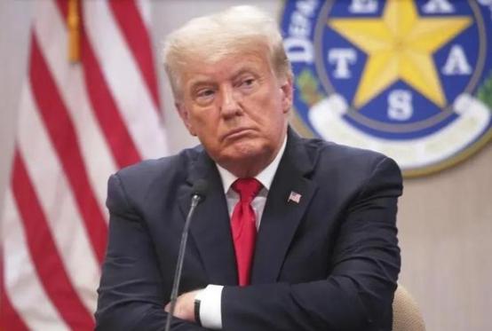 近期特朗普在迈阿密的表态，彻底打破了外界对他的固有认知。这位曾叫嚣“贸易战很好赢