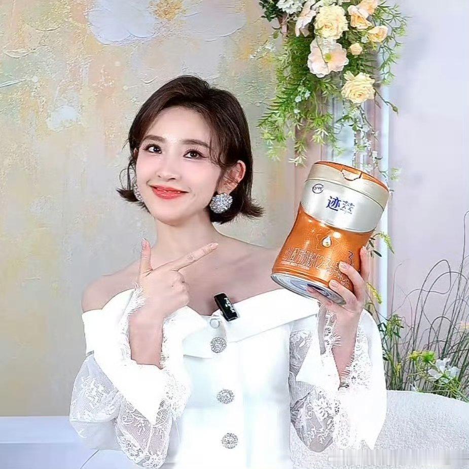 唐艺昕谈与孩子相处要有边界感 被唐艺昕的育儿观圈粉了！在飞鹤直播间里，她聊起和孩