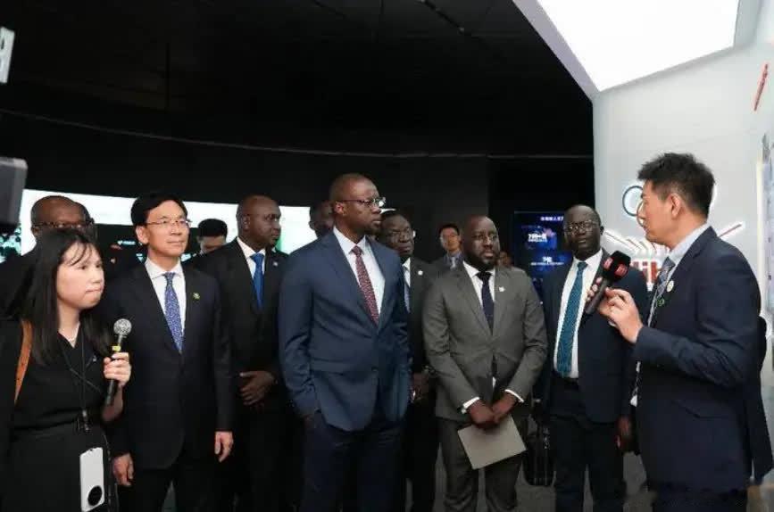 日本的一个曾在美深造过的军事专家说：一旦中日开战，日本要对中国“三路打击”，其意