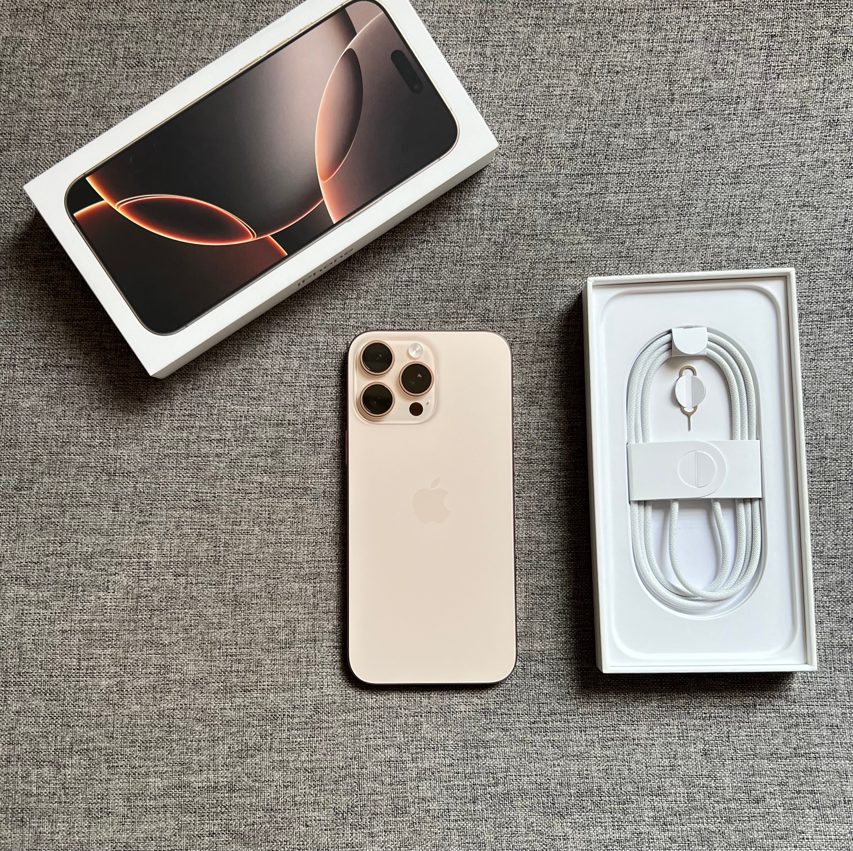 国行iPhone16 Pro Max 1TB沙漠色，95+新，轻微划痕，电池效率