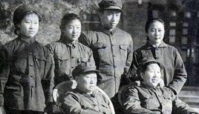 1978年，开国上将彭绍辉被诊断出胸膜炎住院，妻子张纬赶到医院，却只见到丈夫的遗