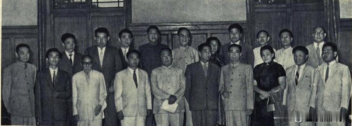 1961年7月9日，周恩来总理在北京接见应邀来华参加中蒙友好旬活动的三支蒙古代表
