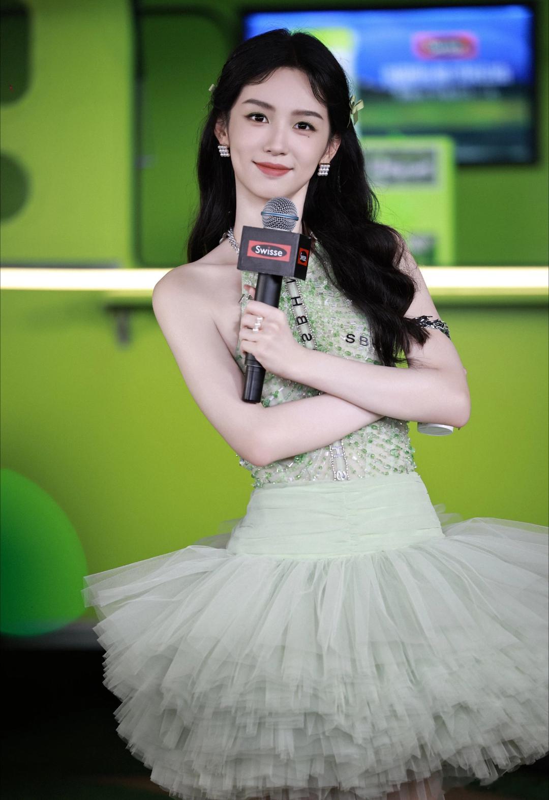 是什么绿野仙踪里的仙子走进现实呀[鼓掌][鼓掌][鼓掌]我说也子你真的美到我了#