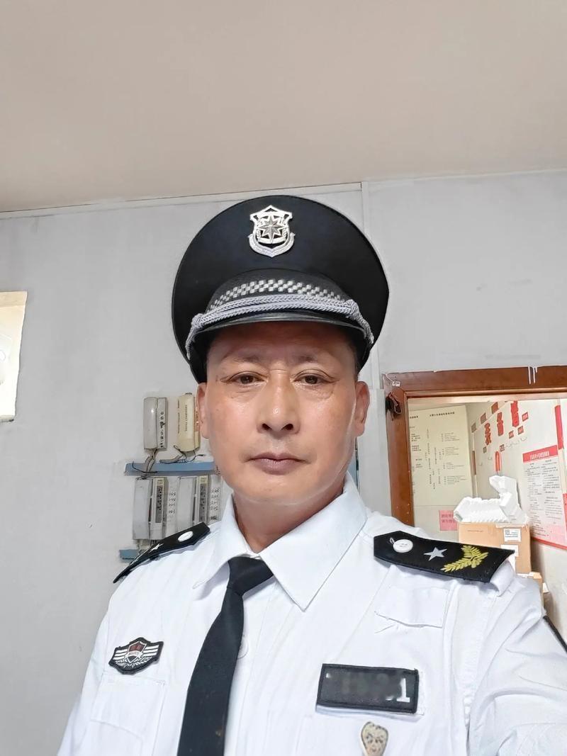 这是什么职务？

乍一看以为是三级警监，仔细看看，发现不是三级警监，然后猜测可能