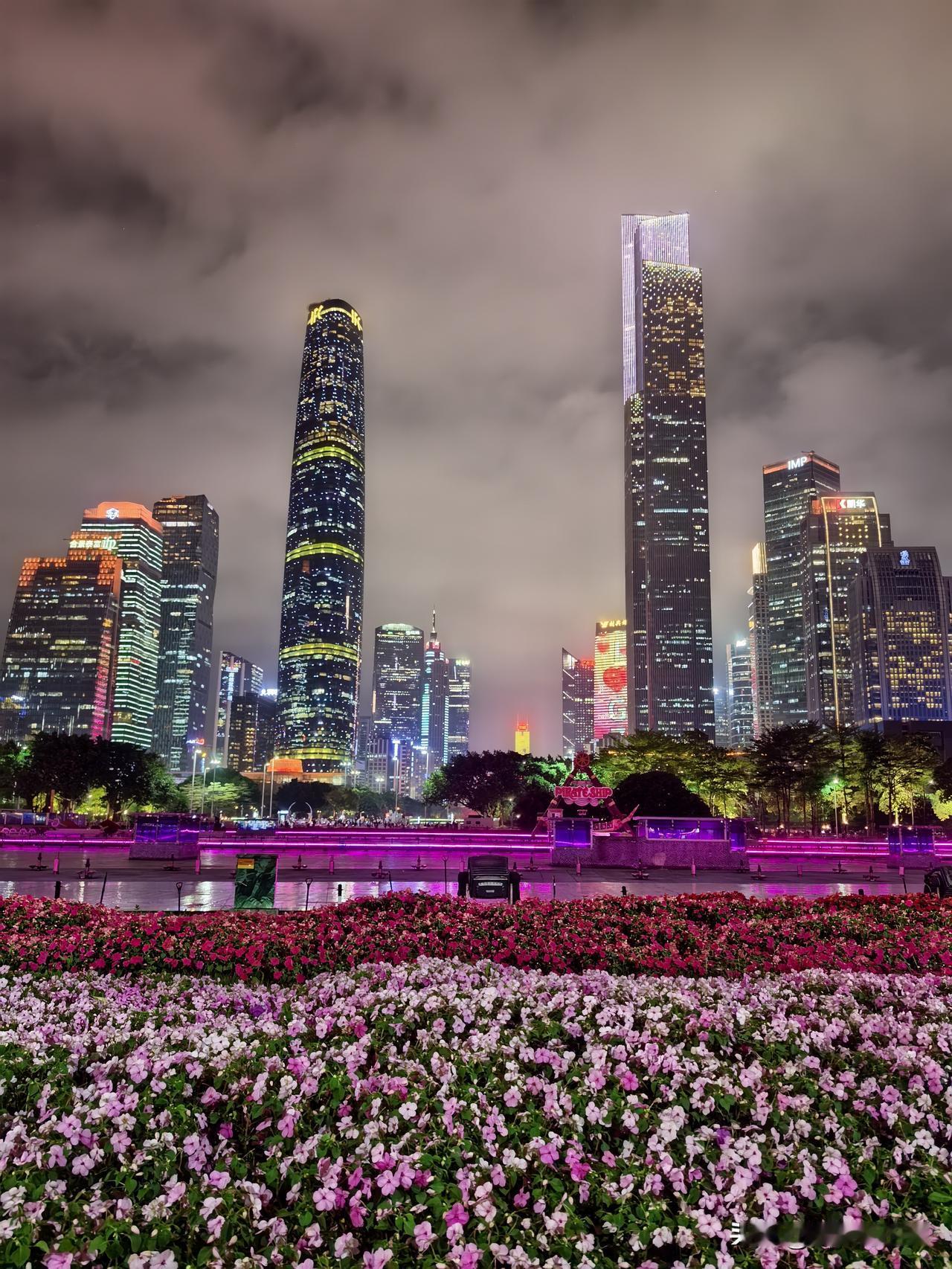 如果只在广州住一晚，我会推荐你去这个地方，夜景太好拍[心][心]海心沙亚运公园，