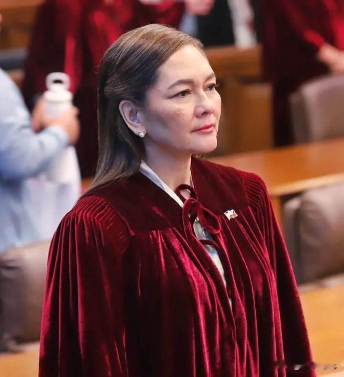 连莎拉的“死敌”都看不下去！7月7日，参议院法官洪蒂维罗斯在莎拉弹劾庭审中发声，