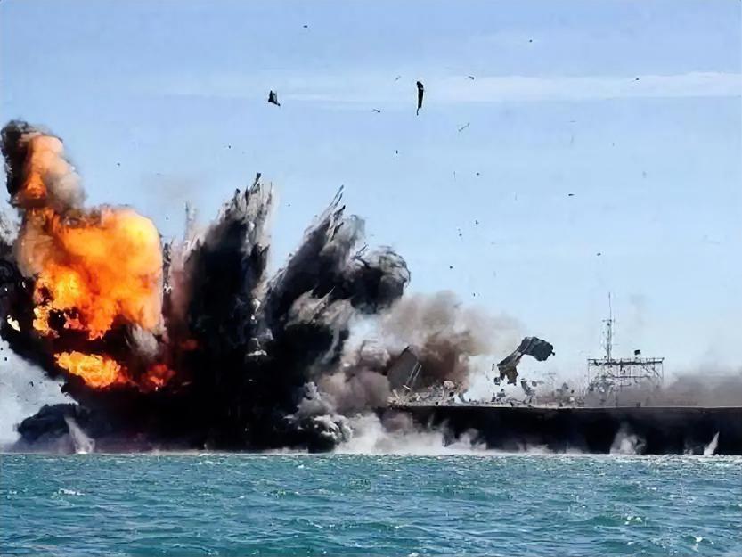 伊朗革命卫队3月5日凌晨用导弹击中一艘美国油轮，地点在波斯湾北部，油轮起火。
