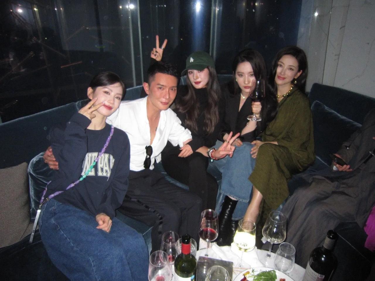 啥？刘亦菲、杨幂？刘诗诗？朱珠一起拍照聊天？