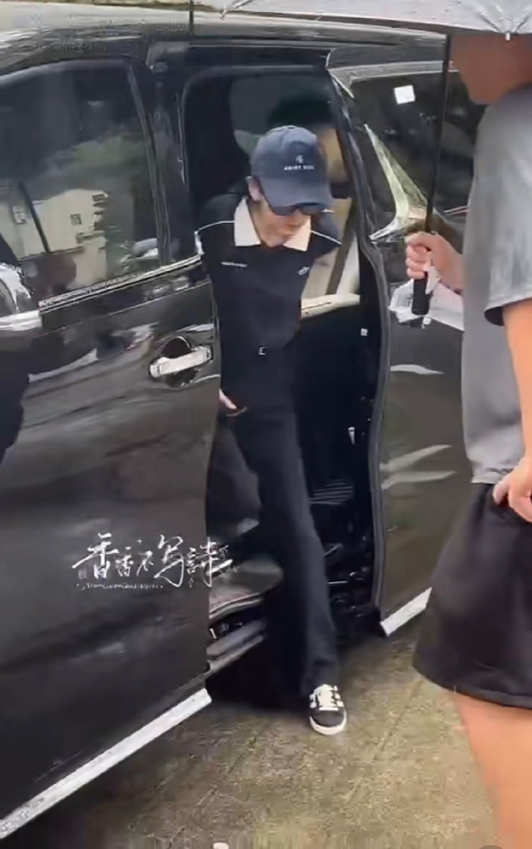 宋祖儿老干部风 祖鹅又用穿搭圈粉了！老干部风在她身上变成“清爽酷飒模板”，西装裤