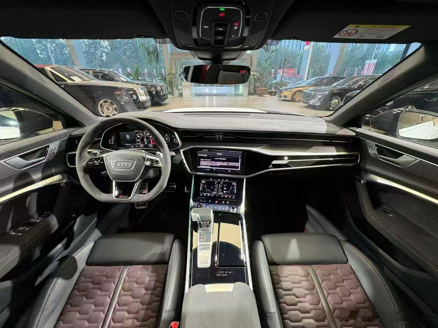 奥迪 RS6 Avant GT ，2025年落户3000公里。 中国66台之一每
