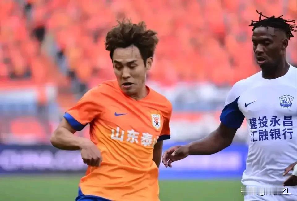 国足大名单公布，山东泰山七人入围，本赛季在右后卫位置发挥异常出色的吴兴涵最终无缘