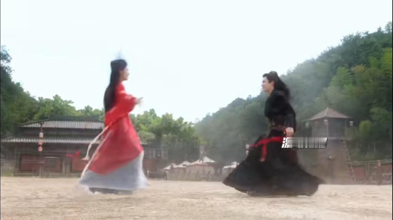 雀骨第10集封神谢嘉鱼发现萧无衣失明，没有犹豫直接上前解围，让他蒙上眼睛自己敲战