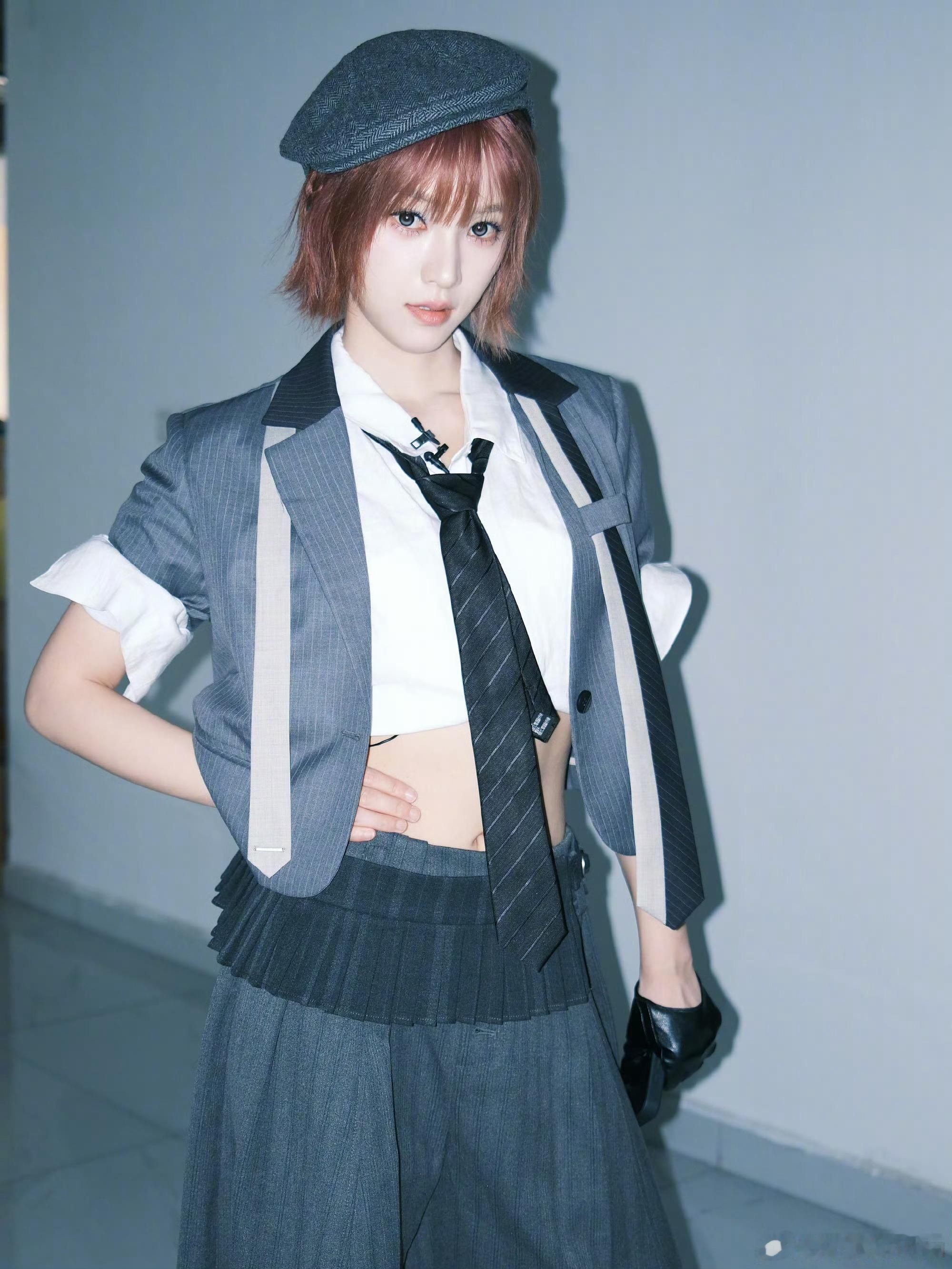 黄灿灿一公舞台报童帽造型 黄灿灿一公舞台报童帽造型给到夯 