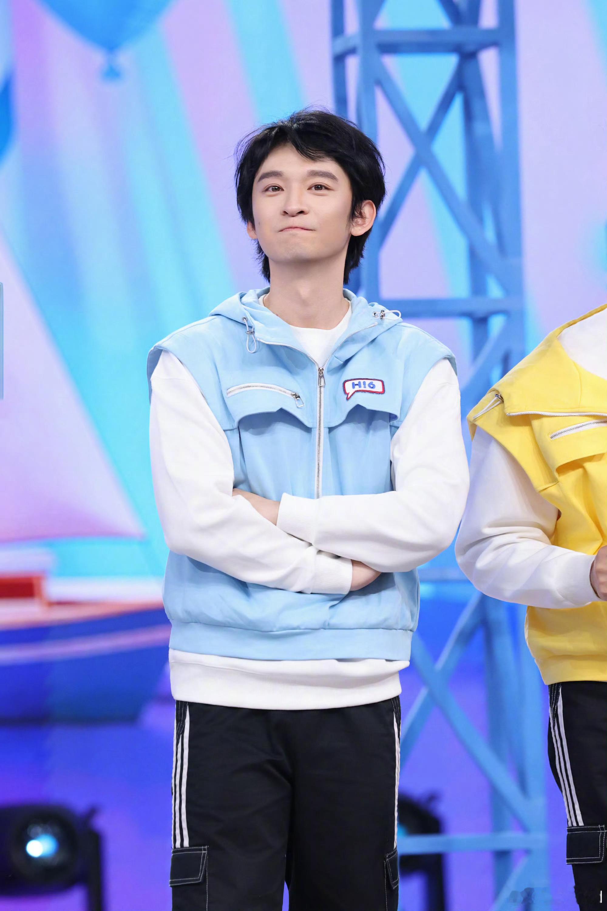 孙怡主动发微博安利董子健的导演新作，董子健暖心回应，成年人的分开，不是只有狗血和