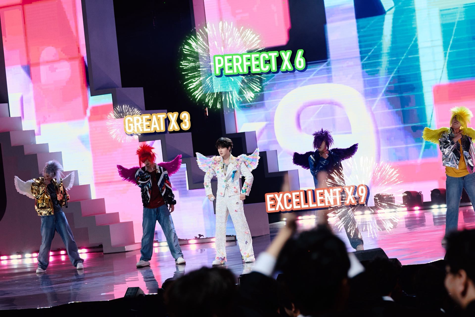 蒋敦豪炫舞皮肤哪买的 蒋敦豪这身直接把QQ秀搬上舞台！彩色小翅膀+花哨穿搭，古早