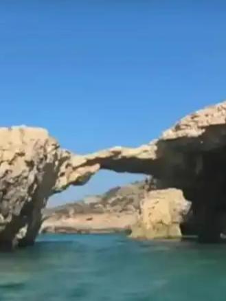 君子不立于危墙之下，出国旅游一定要注意安全
马耳他网红拱门突发坍塌，国人一死一重