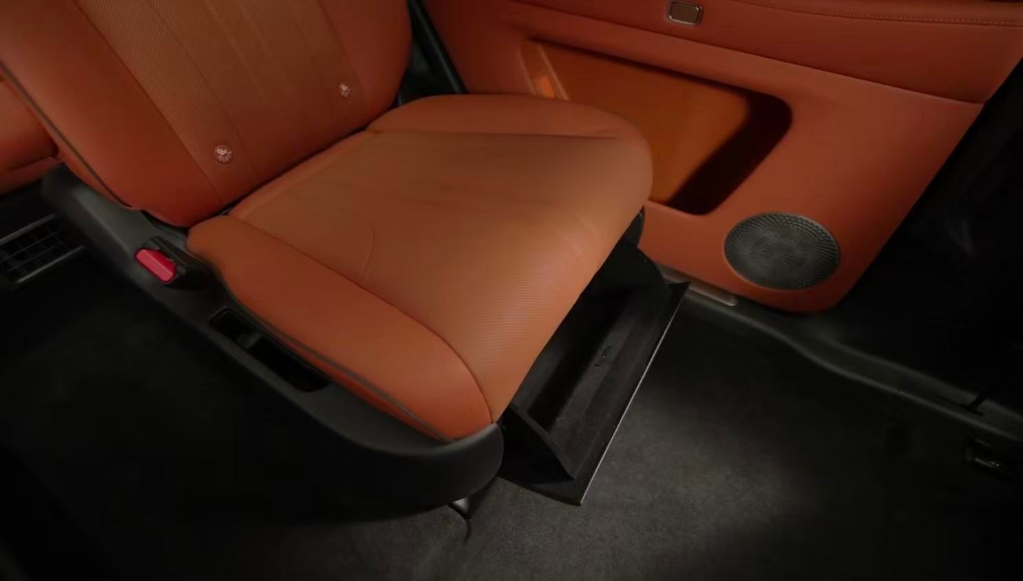 魏建军说魏牌过去的十年不成功，魏牌创立10年，10年积淀，刚才魏牌V9X首秀正式