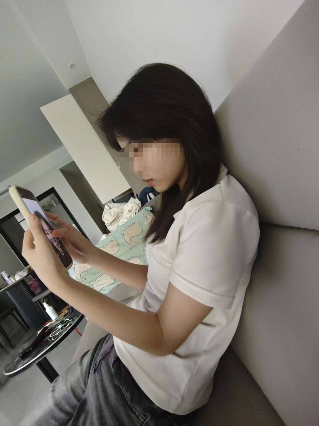 16岁少女车祸离世 母亲急寻遗失手机：我怕慢慢淡忘她的模样，