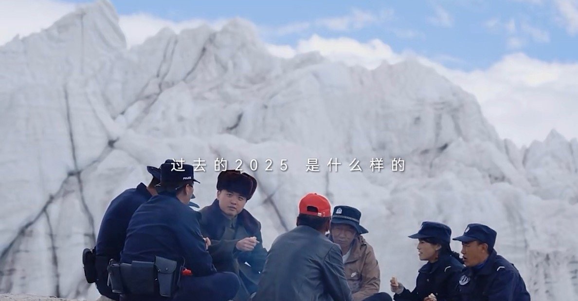 2025是上扬的曲线2025我们的难忘回忆有太多太多，每一份向上的青年力量都是激