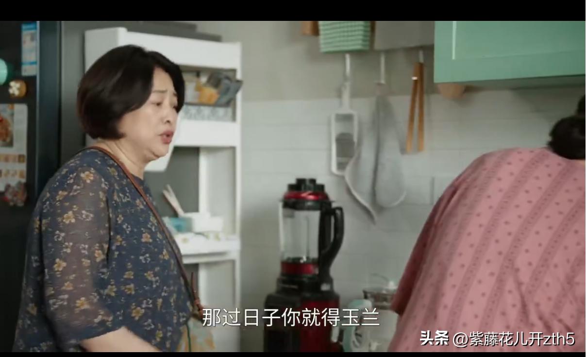 沈老的第二个心仪对象是聂娟娟，一个出场就带有神秘色彩的科学家。
第一次两人见面，