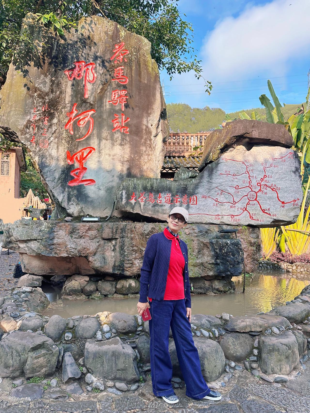 茶马古道是普洱茶远销四方的生命通道，以普洱为源头，辐射东南亚与藏区，承载着马帮文