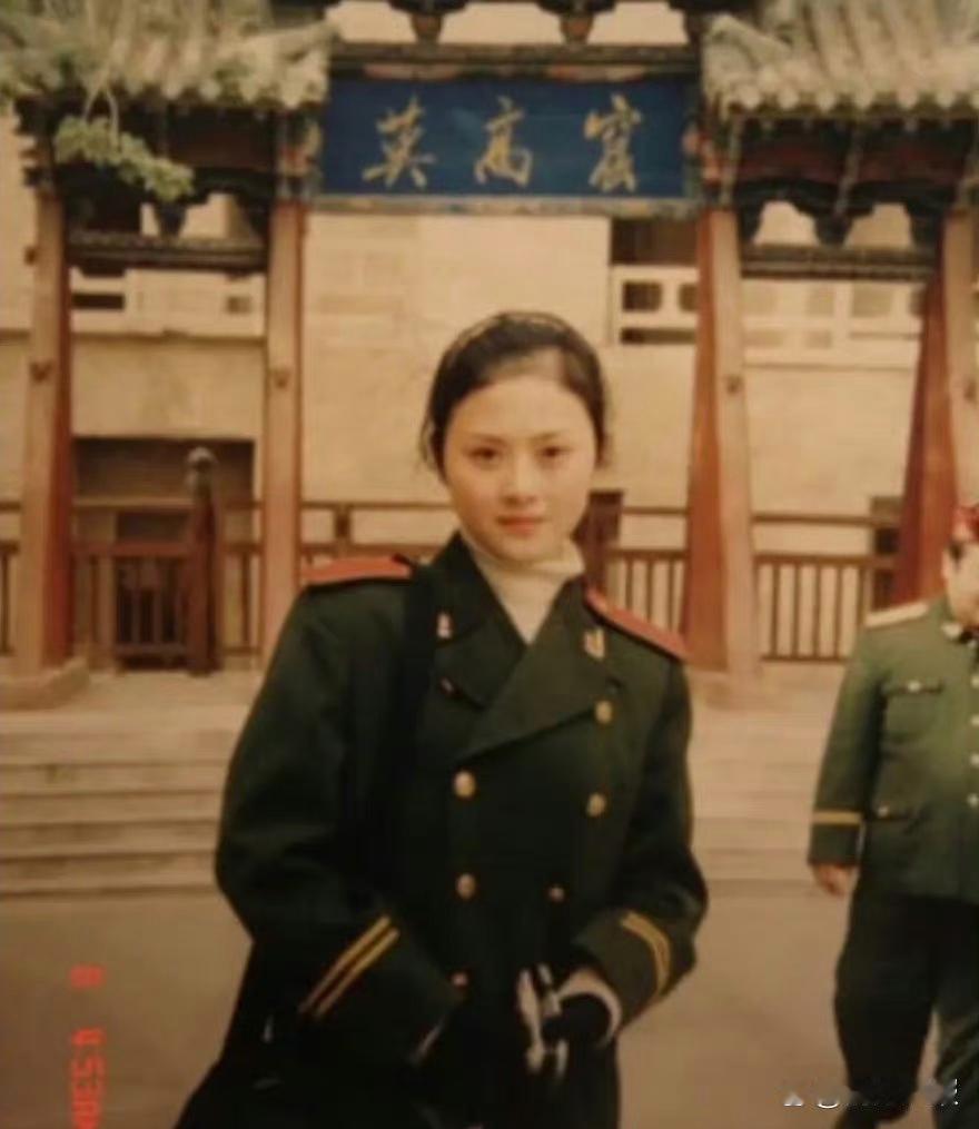 沈腾老婆王琦如今胖了，显年龄感了，但年轻时可是一个不折不扣的美女。 ​​​