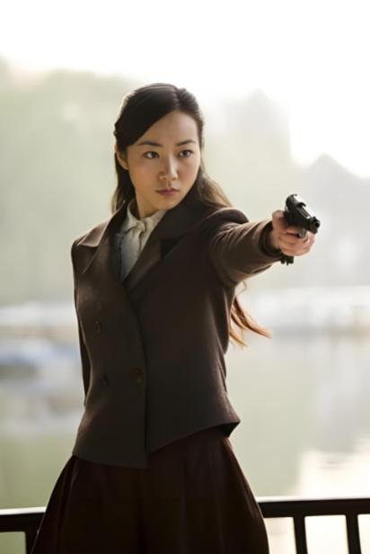 50集谍战剧，韩雪毛林林领衔主演，多位实力派同台飙戏，剧情精彩十足，收视大火，剧