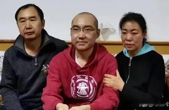 上海29岁交大硕士突发白血病，他哭着求医生救他，谁知，父母的做法，竟让他主动放弃