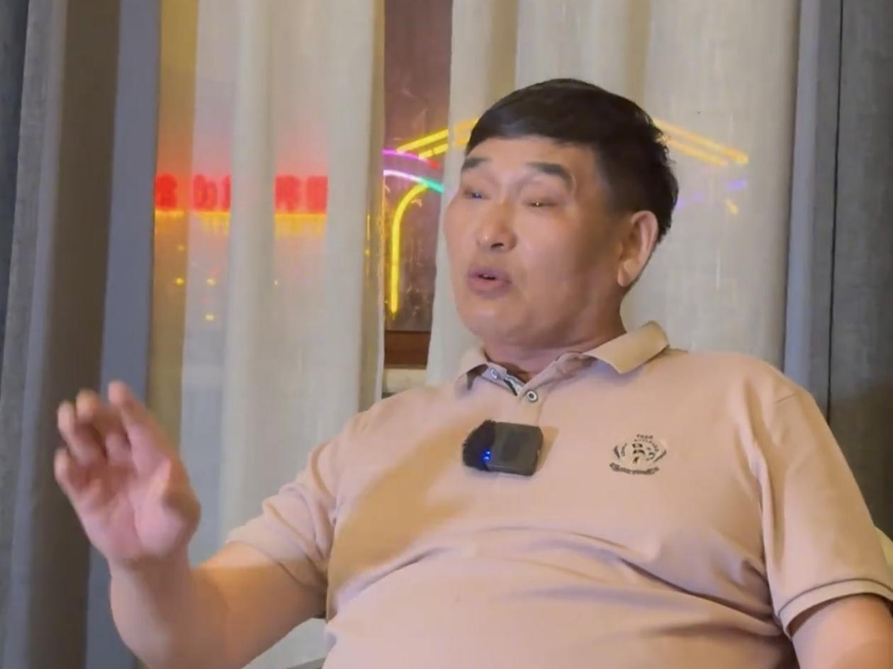 大衣哥朱之文现在不仅歌唱的好，角色扮演，幽默搞笑是样样在行。
进入8月以来，他一