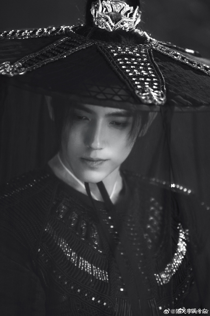 阿瑟你让我害怕段胥跟师兄这段对决🤯完全是你死我活的状态，整个人的疯劲，跟以前判