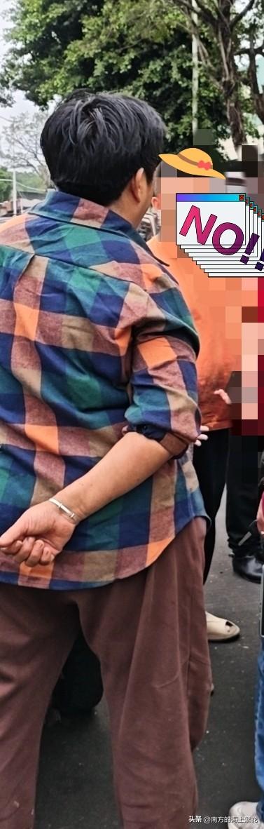 我婆婆，听别人说什么好什么好，他就弄什么。他也是这痛那痛的。耳朵又聋。去看医生，